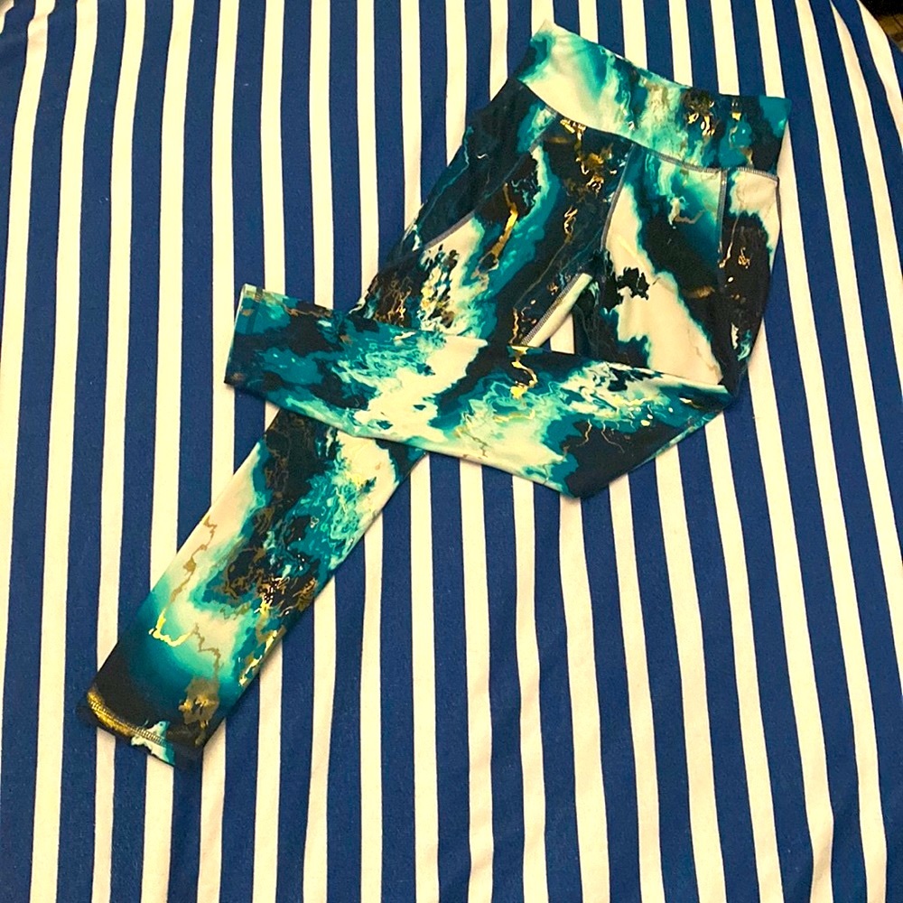 🆕 EUC Girls Geo print blue/turquoise/Gold leggings 🌌🌠🌌🌠